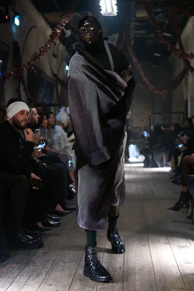 Look 16